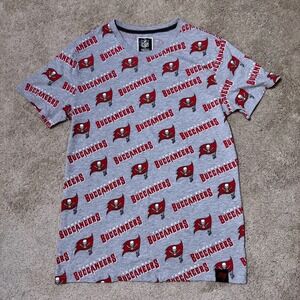 Tampa Bay Buccaneers NFL Team Apparel Men's Gray Red Logo Skull Flag Shirt M